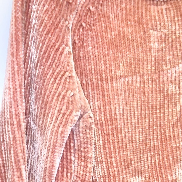 A thick fall pullover sweater (a shade of pink) - Picture 5 of 9